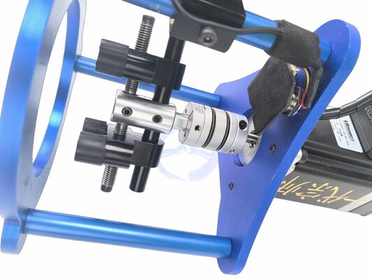 Un buscador de códigos automáticos Grandmaster para cajeros automáticos y cajas fuertes mecánicas